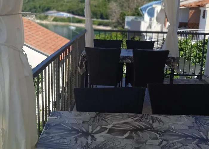Iva Apartman *